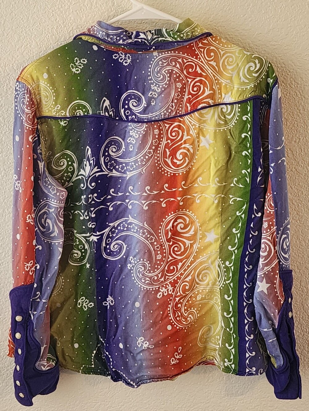 🌈 Wrangler x Lainey Wilson Rainbow Bandana Snap Shirt — Size XL - Picture 10 of 10